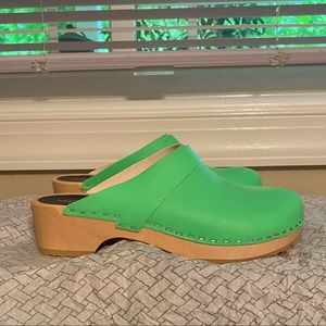 brand new in box neon green swedish hasbeens clogs